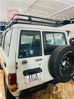 تويوتا لاند كروزر 70 بيك اب